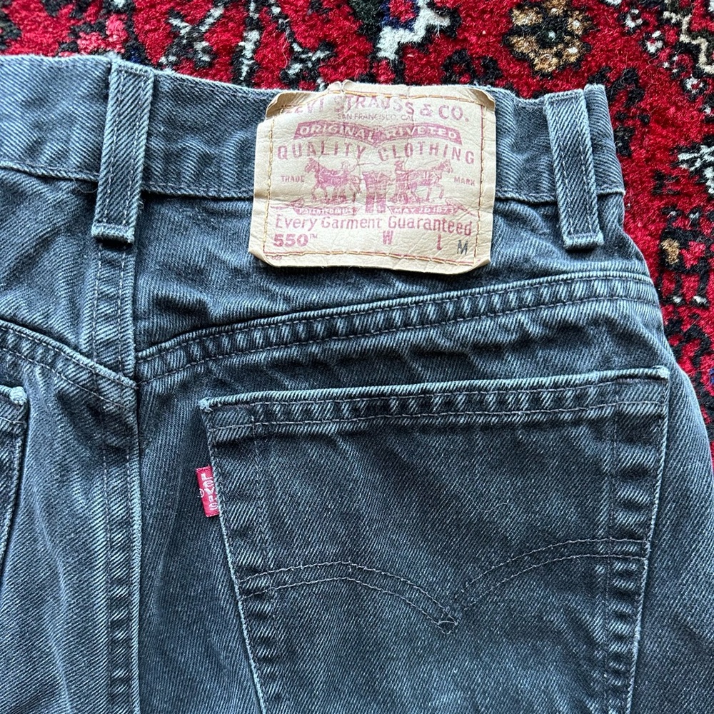 Vintage Levi’s 550 jeans faded black grey 90s relaxed fit tapered leg denim 29”